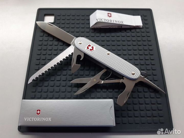Швейцарский нож Victorinox Farmer X 0.8271.26