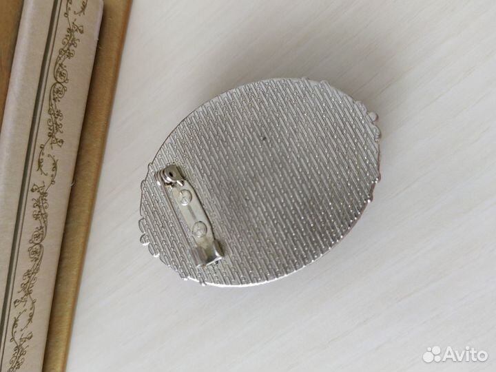 Брошь ручной работы шелковая лента бархат