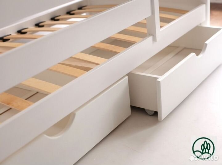 Детская кровать односпальная с фигурным изголовьем