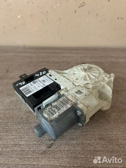 Моторчик стеклоподъемника правого Фокус 2