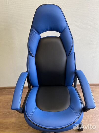 Офисное кресло. Гарантия 1 год