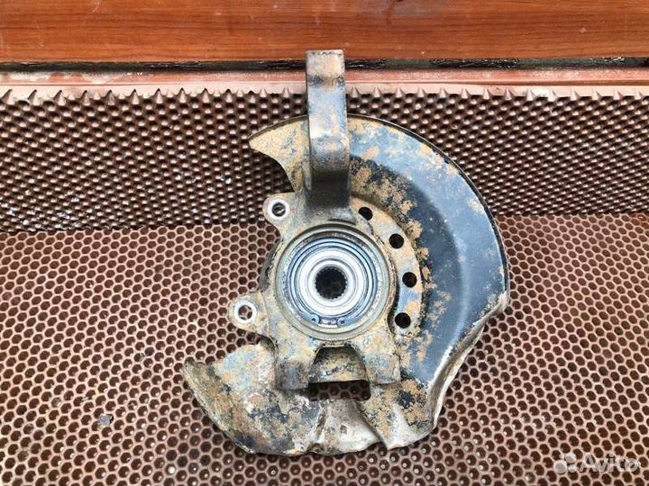 Поворотный кулак передний правый LADA Granta седан