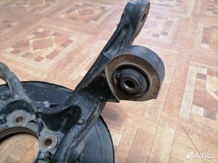 Кулак поворотный задний Toyota Avensis T250