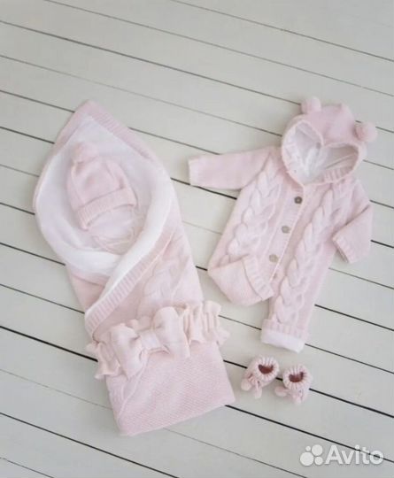 Вязанный комплект на выписку