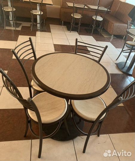 Стол 4 стула крепкие