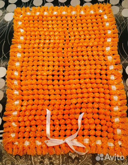 Плед из помпонов