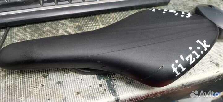 Карбоновое седло fizik R1