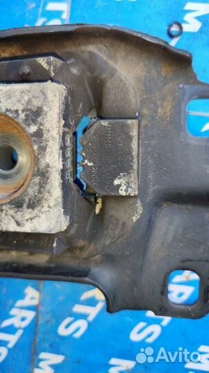 Подушка кпп Mazda Axela blefp LF-VD 2010