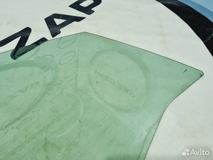 Стекло переднее правое Peugeot 308