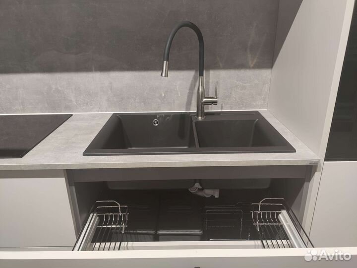 Кухонный гарнитур новый в наличии