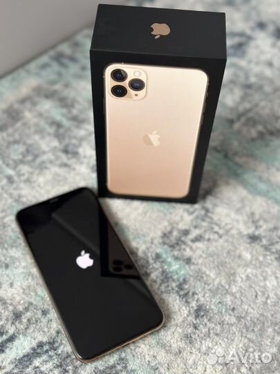 iPhone 11 pro max 256 gold