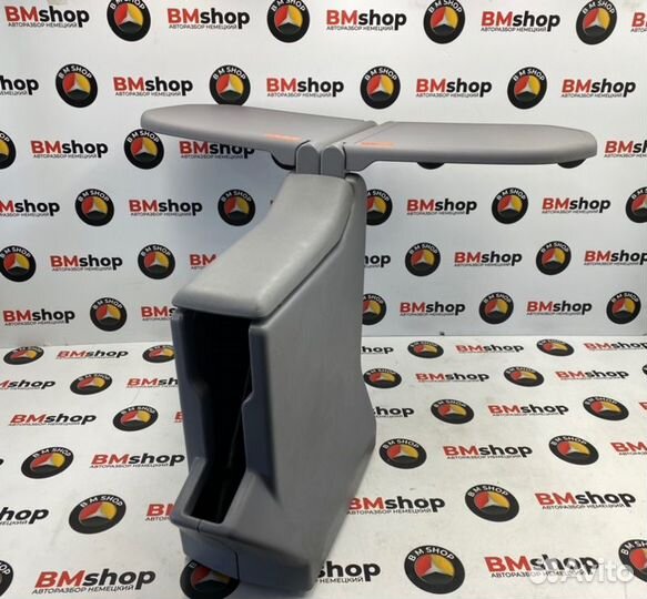 Стол раскладной Mercedes-Benz V 280 W638 104.900