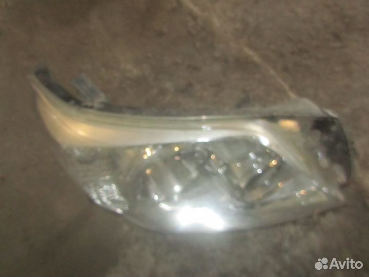 Toyota Land Cruiser Prado 150 - Фара правая галоге