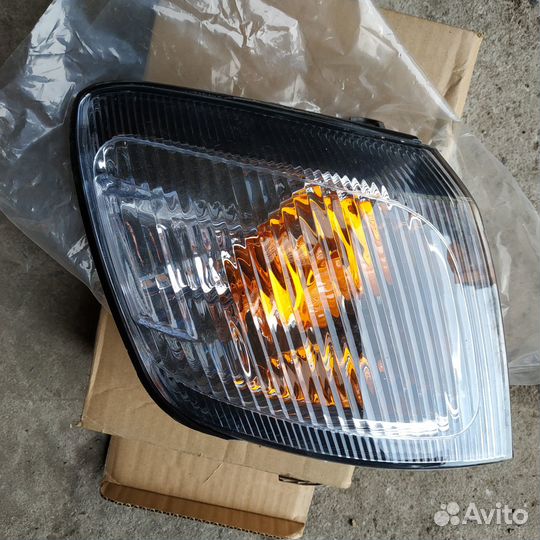 Габарит правый и левый Toyota Ipsum 95-98
