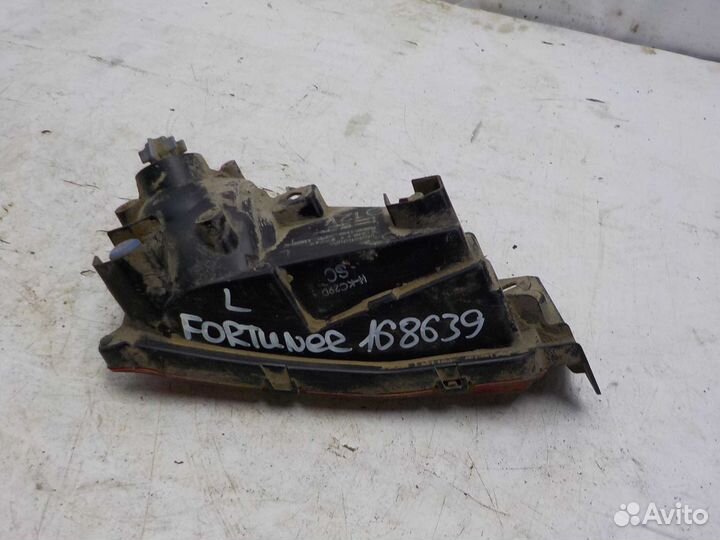 Фонарь противотуманный левый Toyota Fortuner 2015