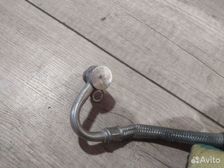 Трубка охлажде турбины Skoda Octavia A5 06J145771E