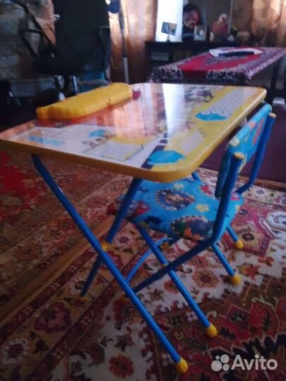 Детский стол со стулом