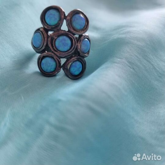 Серебряное кольцо с опалами Deno