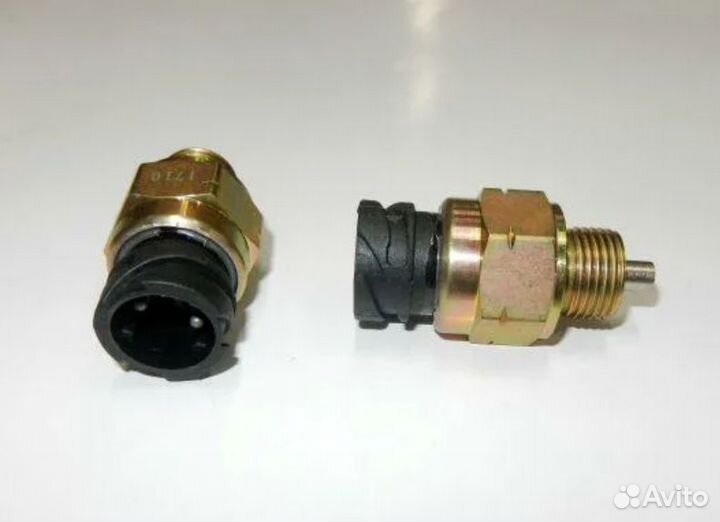 Датчик включения фонаря заднего хода камаз кпп ZF