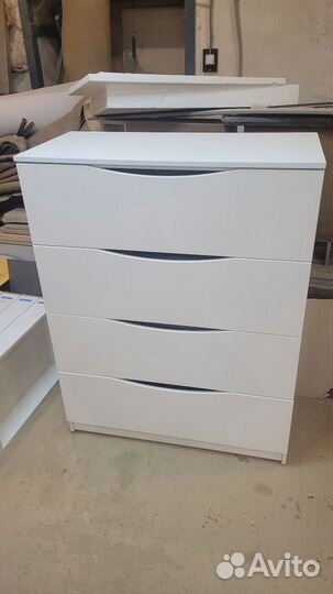 Комод белый в плёнке