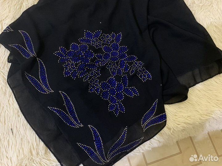 Шелковый платок черный со стразами