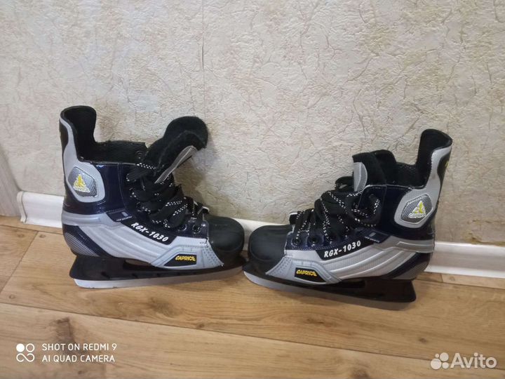 Продам хоккейные коньки мужские 39 р