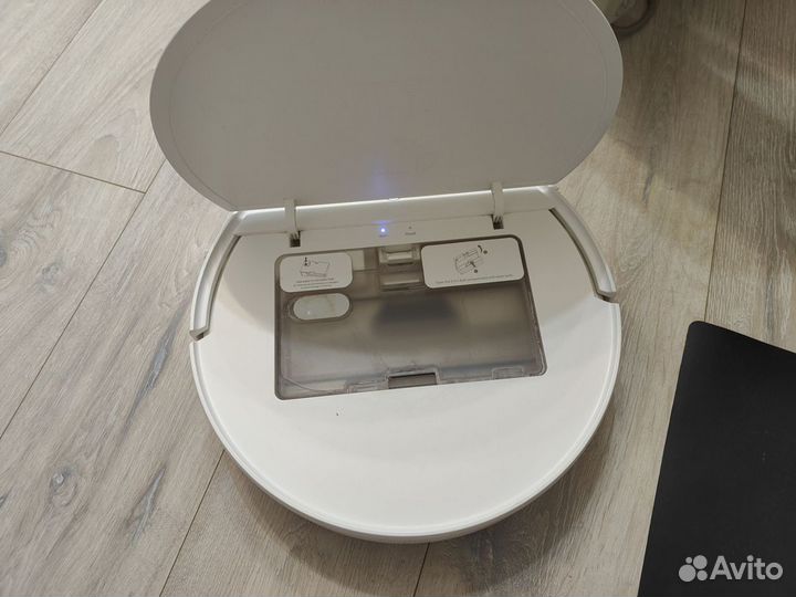 Робот пылесос Xiaomi Mi Robot Vacuum Mop Essential