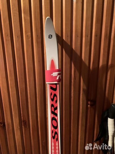 Беговые лыжи, лыжные ботинки (34 р ), палки