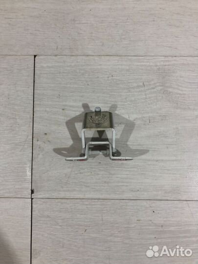 Петля крышки багажника левая LADA xray 1.6 мт
