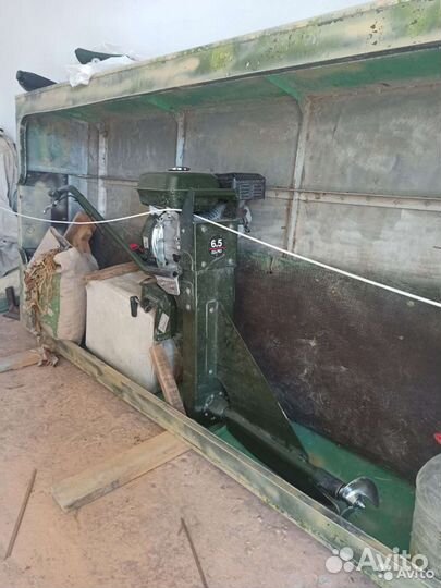 Лодка болотоход с мотором