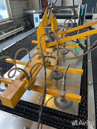 Вакуумный захват для листового металла с 8 присоск