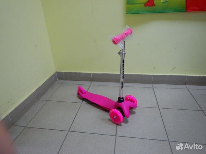 Самокат со светящимися колесами Розовый