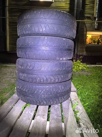 Bridgestone Ice Cruiser 7000 215/60 R17 100H