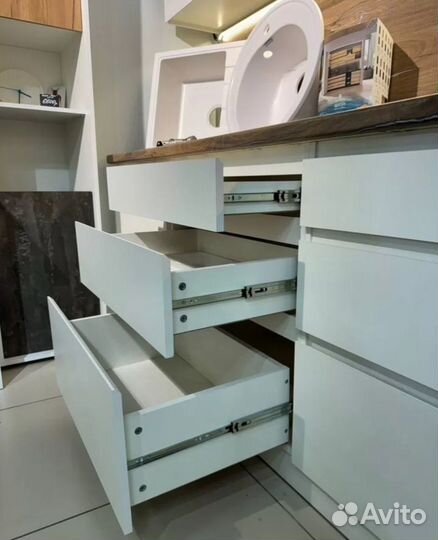 Кухня с барной стойкой в наличии