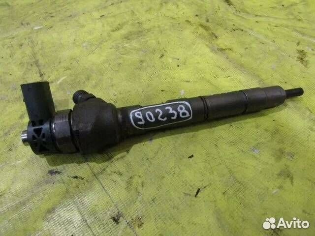 Топливная форсунка Фольксваген Пассат B7 11г 90238