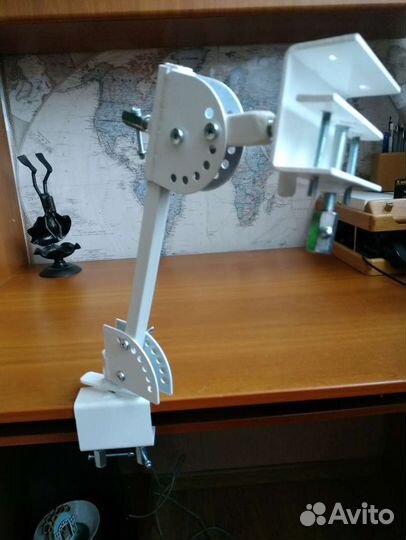 Настольный металлический станок для вышивания