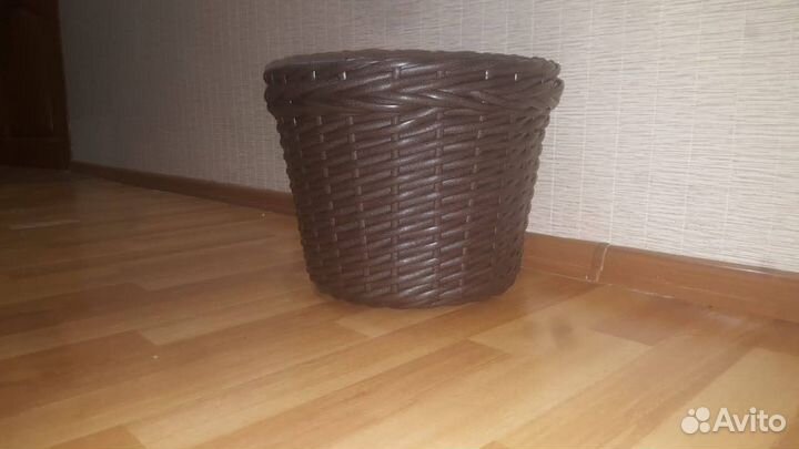 Кашпо из искусственного ротанга