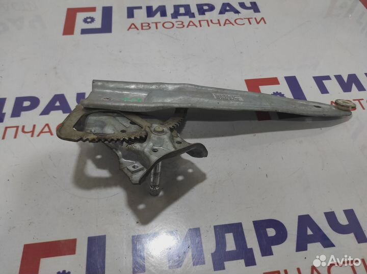 Стеклоподъемник механ. задний левый Toyota Corolla (E180) 69840-02520