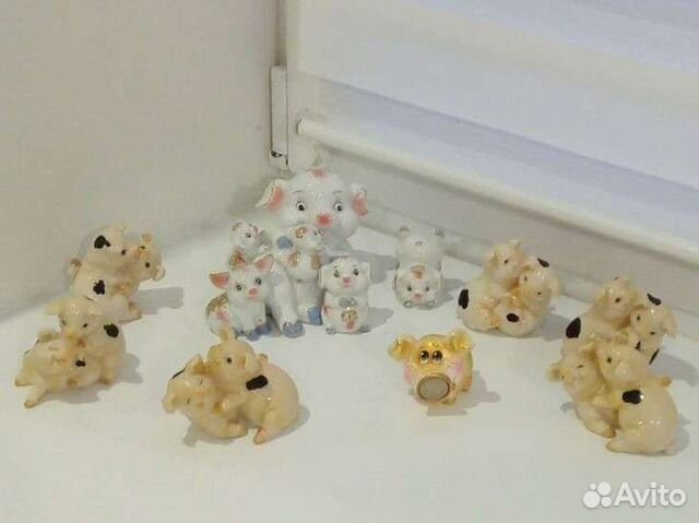 Фигурки обнимающиеся свинки пары талисман