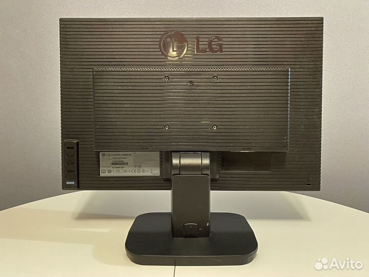 Монитор LG Flatron L192WS