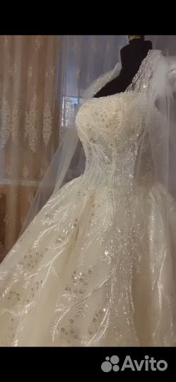 Свадебное платье