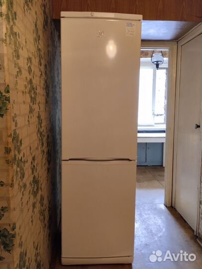 Бронь Холодильник Indesit ES 20 б/у