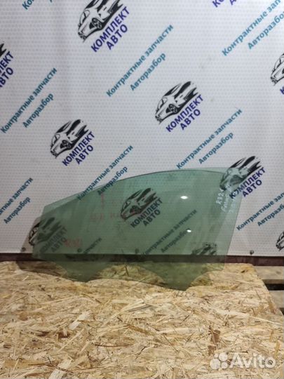 Стекло передней левой двери Ford Focus 3 хетч
