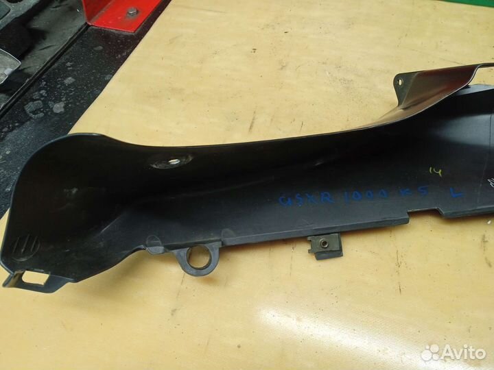 Suzuki GSX-R 1000 K5 - K6. Пластик воздуховода