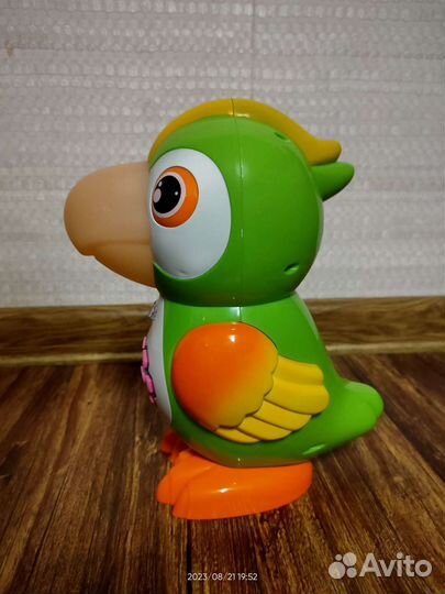 Говорящий электронный попугай