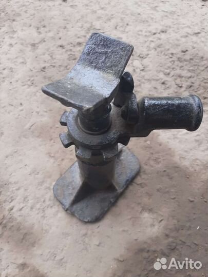 Домкраты на авто