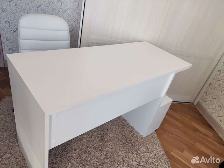 Компьютерный стол и стул