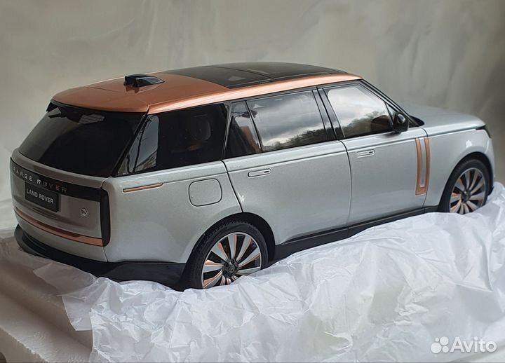 Range Rover SV 1:18