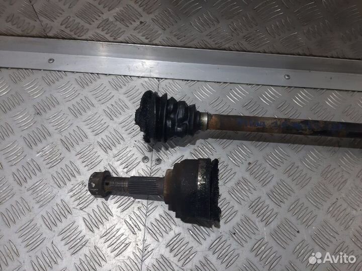 Вал приводной передний правый Nissan Tiida C11