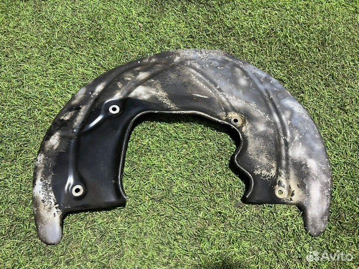 Кожух тормозного диска передний левый Audi Q7 II